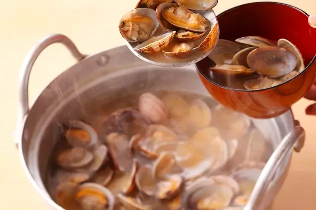 Miso soup with clams