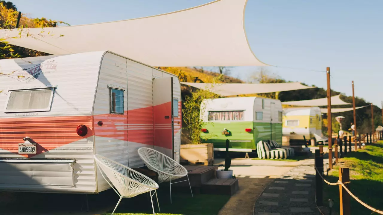 Touring a kalifornesche Wënzer (Camping a Vintage Caravans)