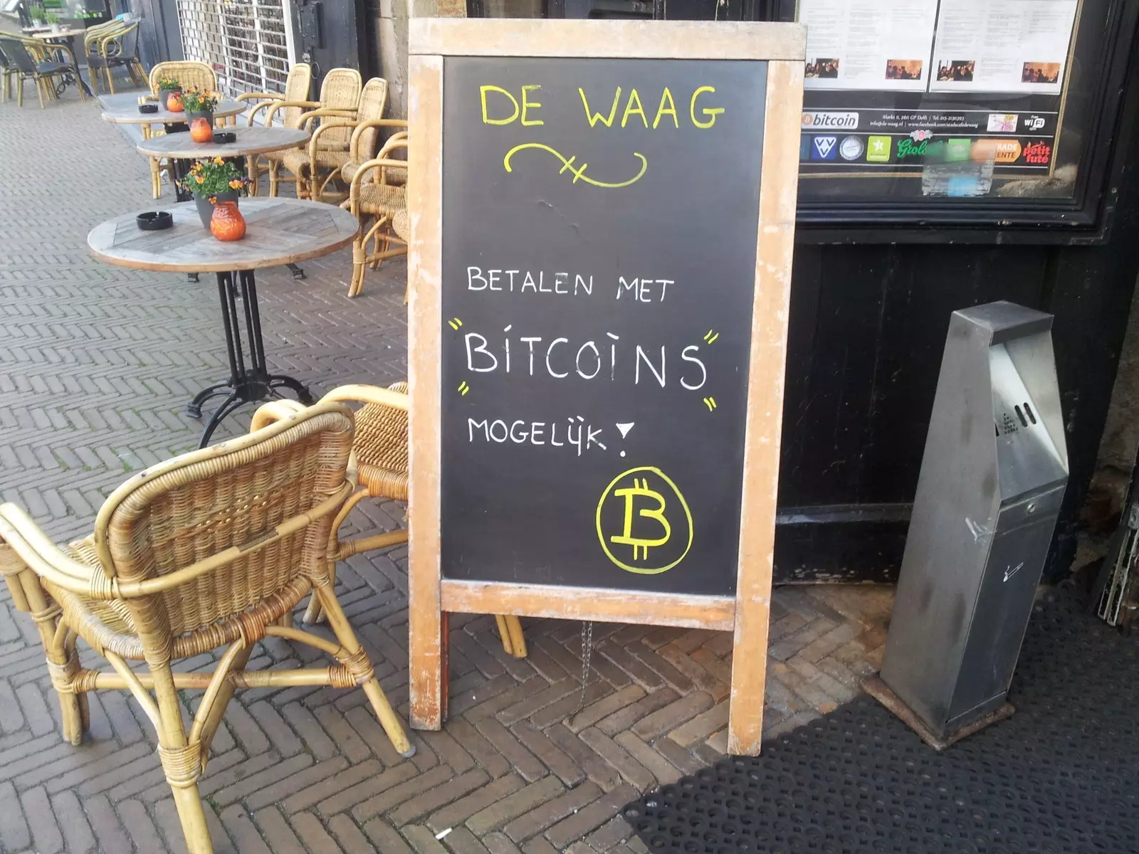 Bitcoins acceptats en un caf de Delft Països Baixos.