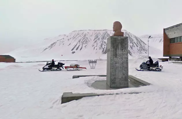 Eng Büste vum Lenin um Svalbard