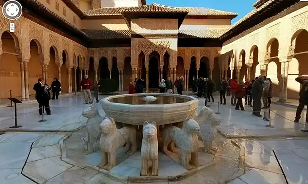 Sân của những con sư tử của Alhambra