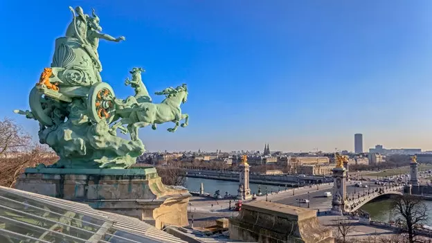 Paris untuk pakar: berjalan kaki di Tokyo, muzium dan pesta pagi