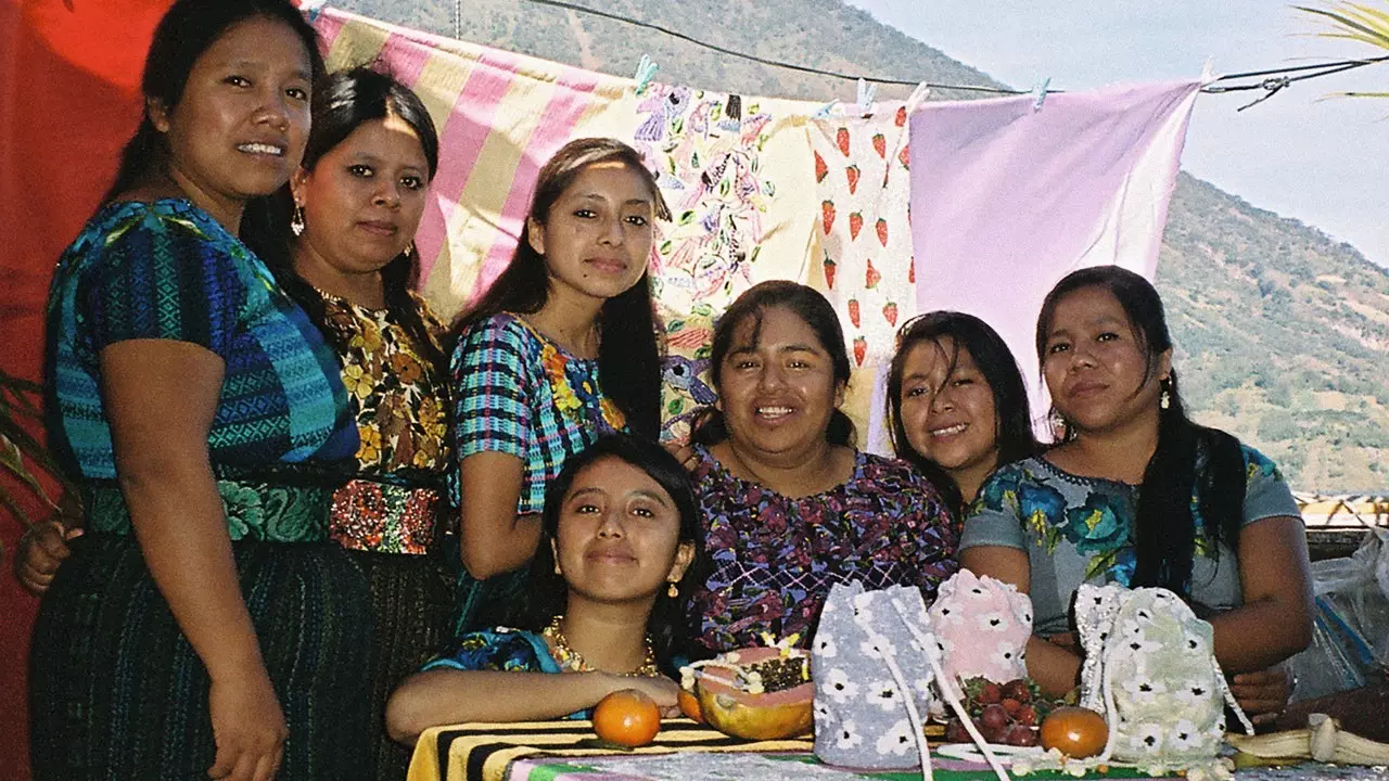 'Pura Utz', aksesoris dari Guatemala yang penuh dengan "kebahagiaan"