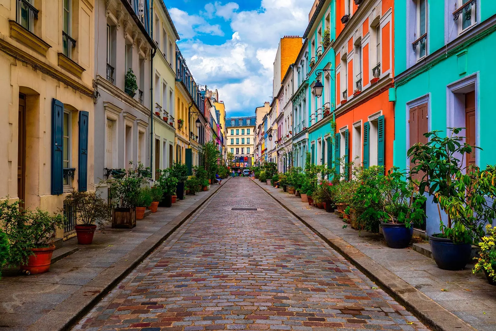 Rue Crmieux je farebná malá pešia ulica