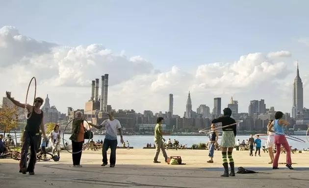 Vicini nel parco urbano dell'East River State Park