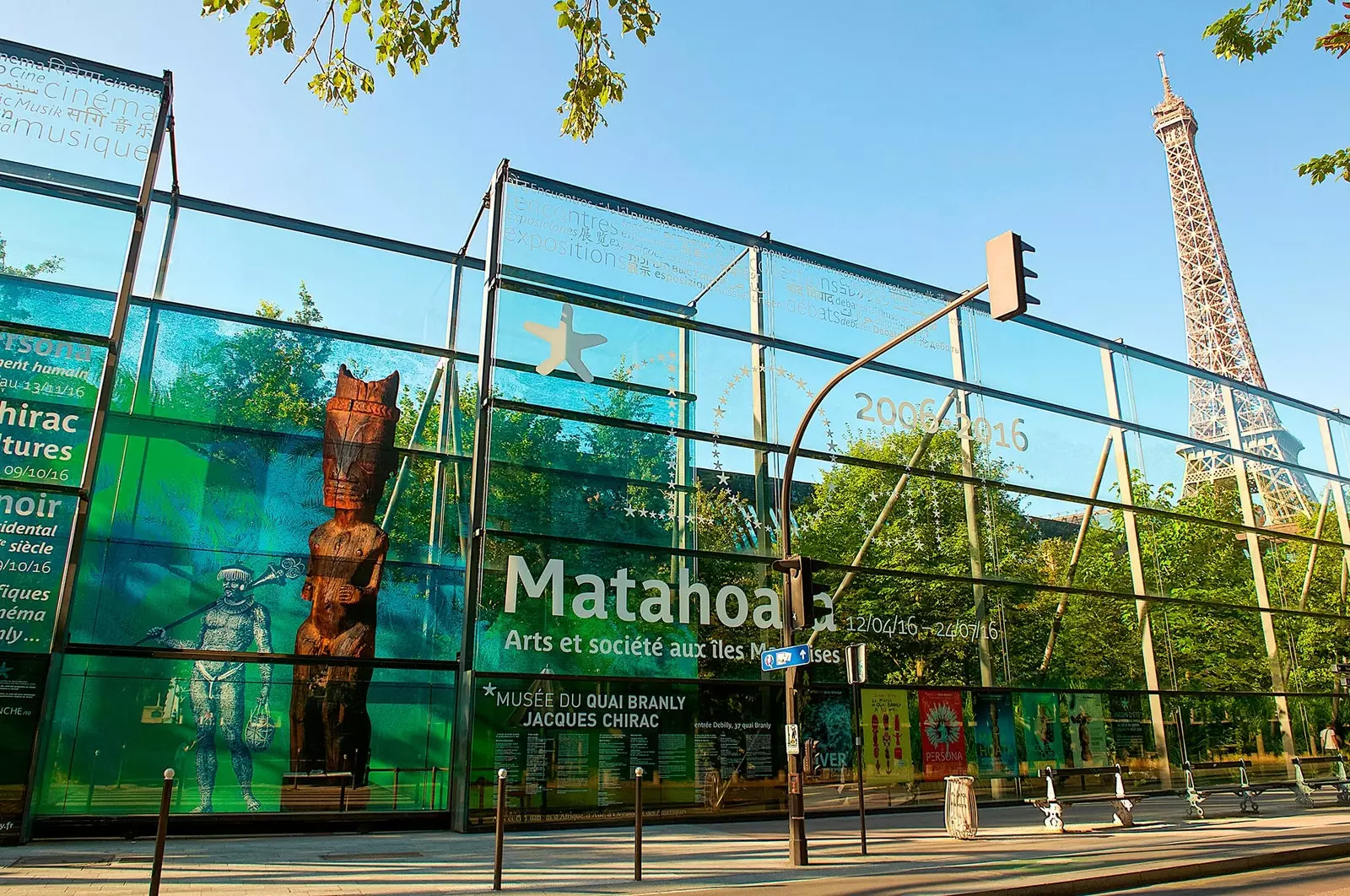 Du Quai Branly -museo, josta on näkymät Eiffel-tornille