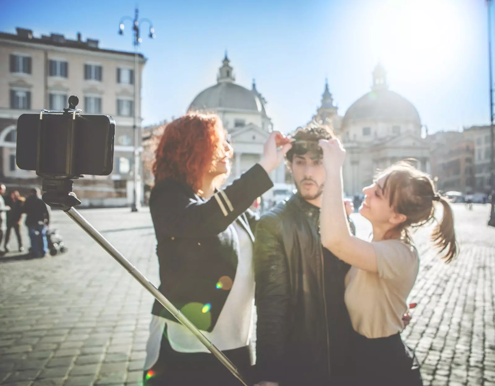 Nous devons parler de la perche à selfie