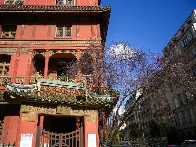 Um museu pagode no centro da cidade