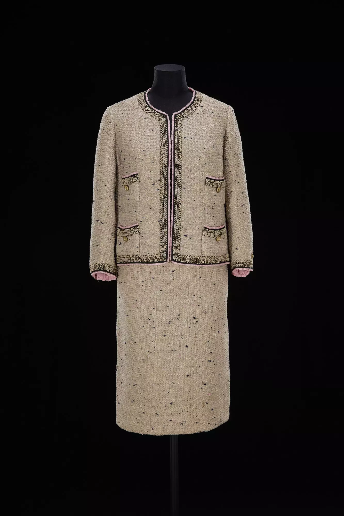 Tweed suti kutoka kwa mkusanyiko wa Chanel's Haute Couture oi 196162