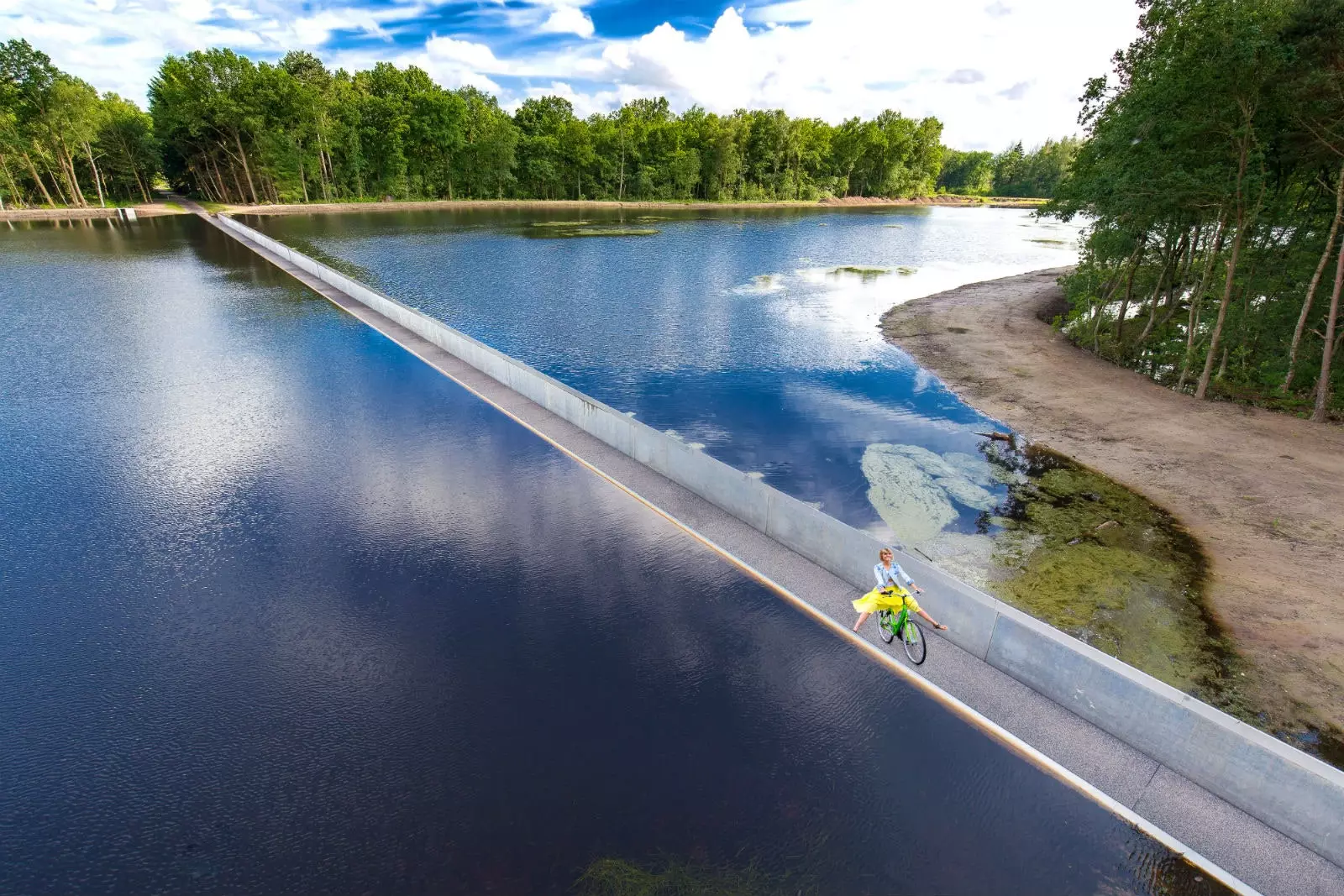 'Fietsen door het water'.