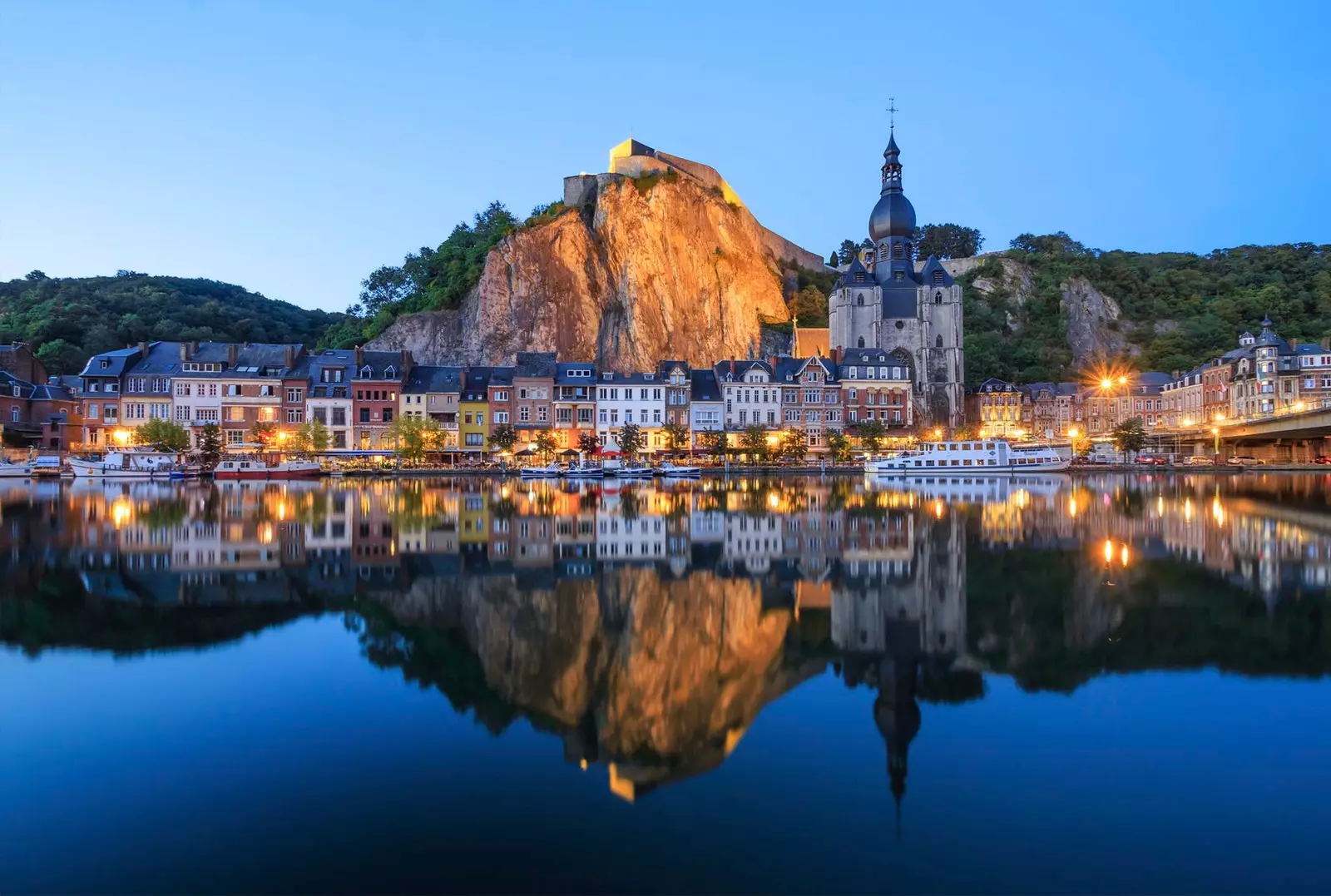 vista de dinant do rio