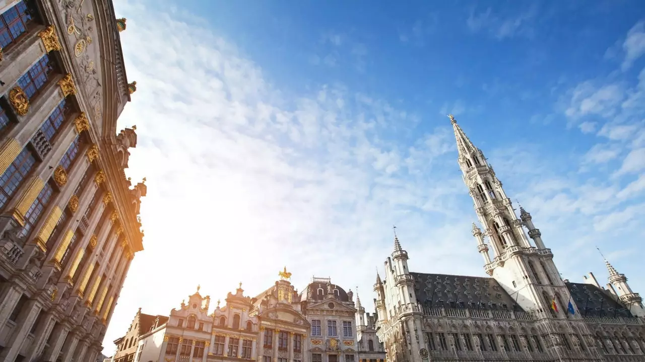 Do you want to win a trip to Brussels? You just have to walk around Madrid today to achieve it!