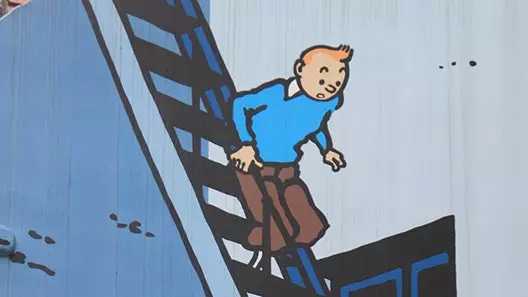 Tintin wara kull kantuniera fi Brussell