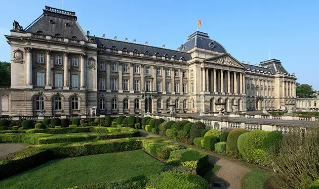 Tongkat Ottokar juga terinspirasi oleh Istana Kerajaan di Brussel