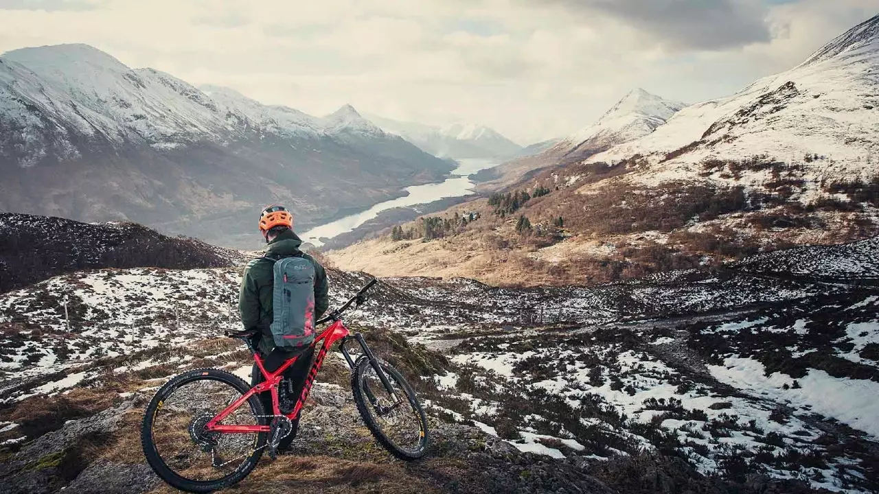 L-avventura aħħarija: iddur fl-Ewropa ta' Fuq fuq mountain bike