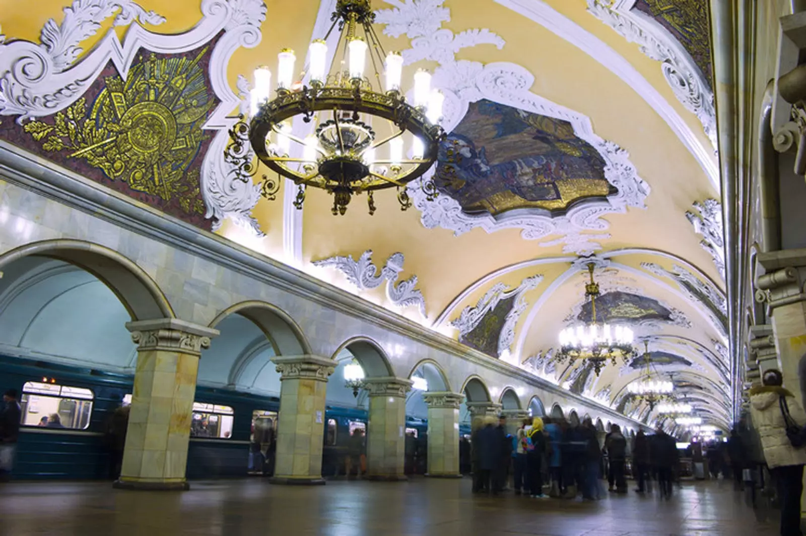 Москвагийн эрдэнэсийн нэгийг олж мэдээрэй.