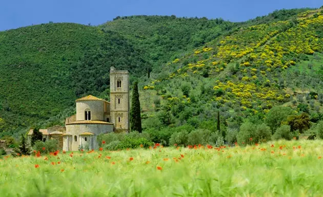 Tu viện Sant'Antimo ở Montalcino