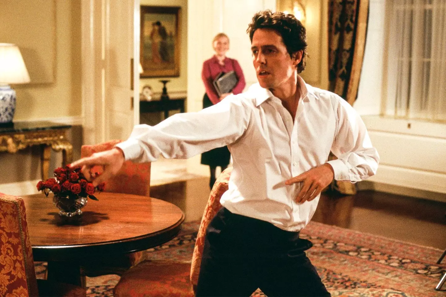 Hugh Grant jep gjithçka në 10 Downing Street