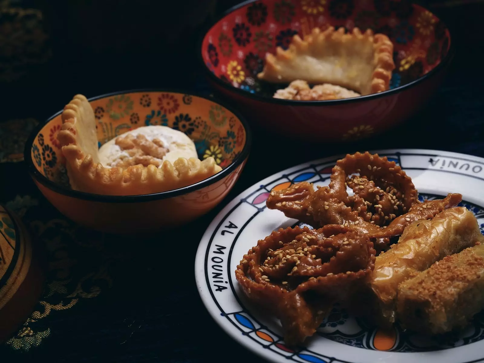 W AlMounia doskonałe menu kończy się typową mauretańską herbatą i ciastami rzemieślniczymi.