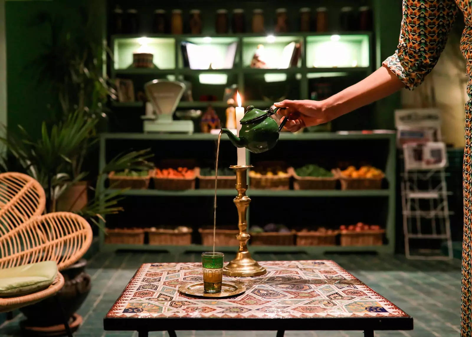 A woman serves a tea at Le Jardin Marrakech