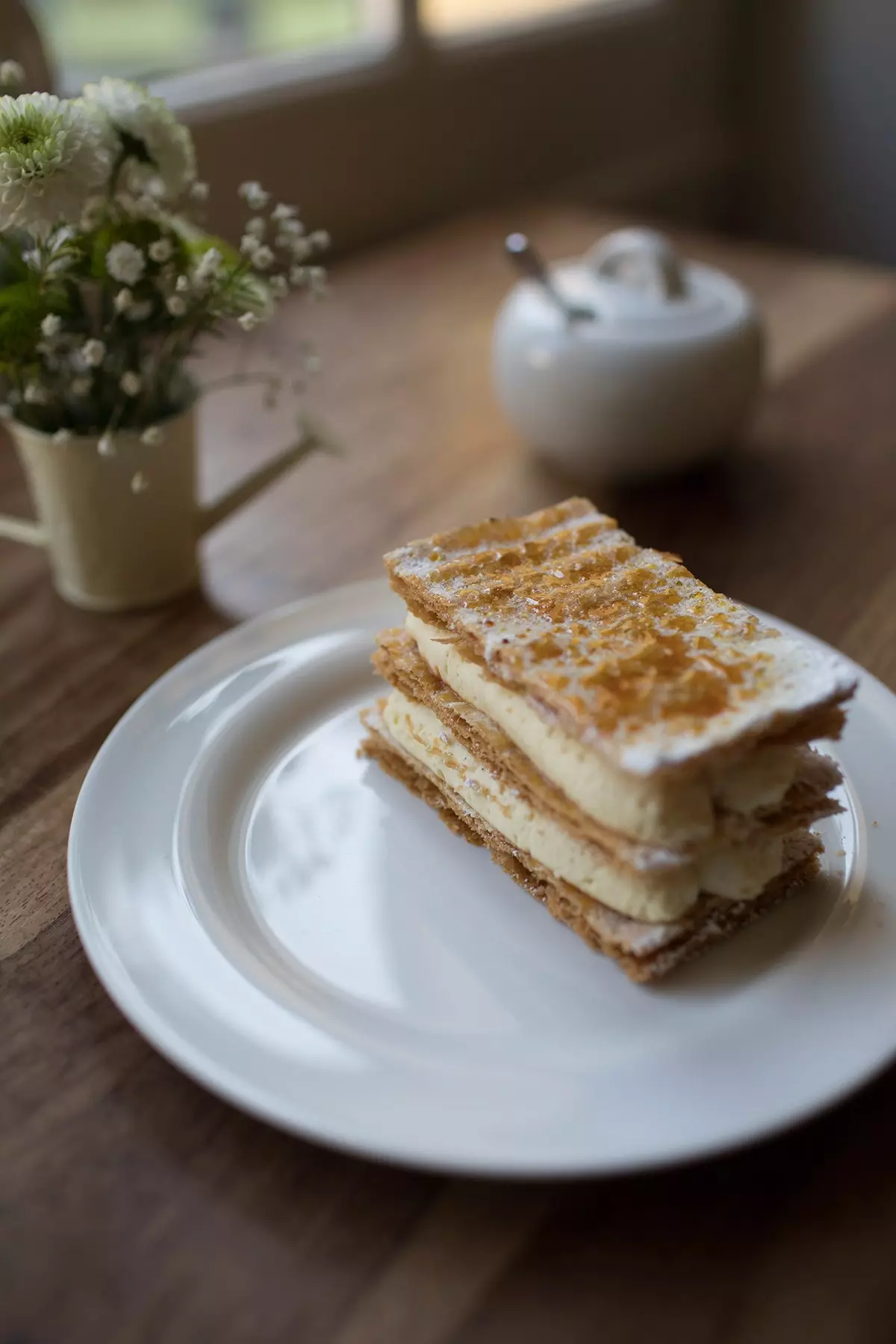 En del av den umiskjennelige mille-feuille av Grain De Vanille i Cancale