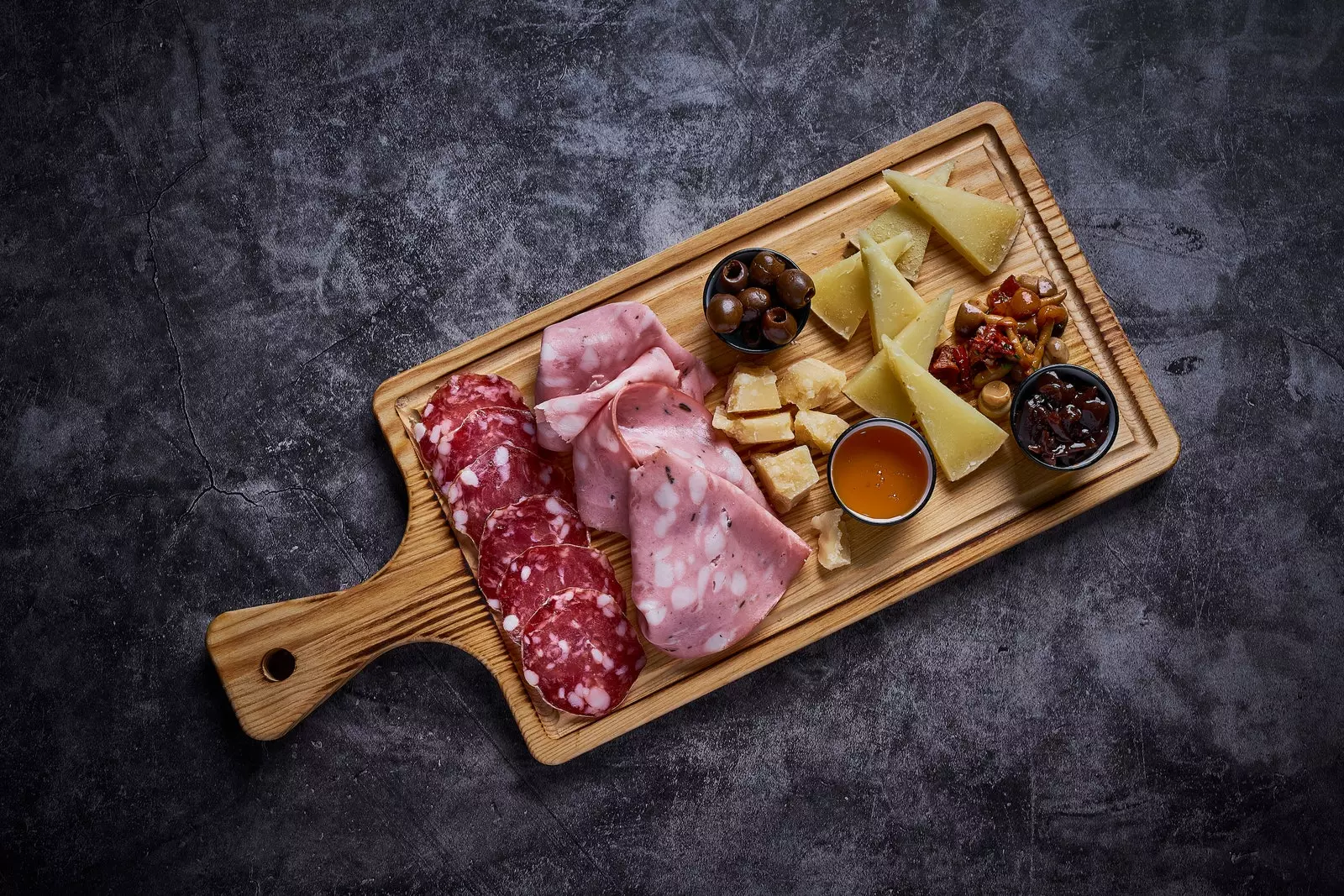 Papan charcuterie di Crudo Cotto.