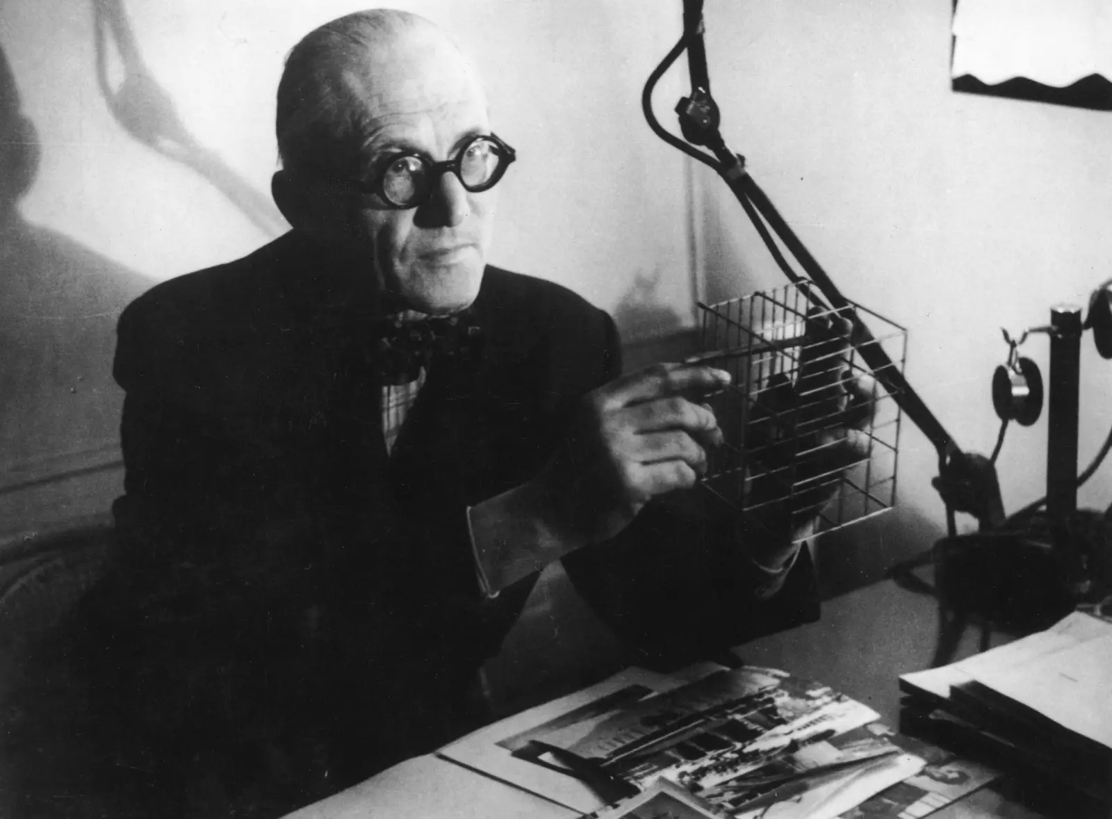 Charles Edouard Jeanneret, mai cunoscut sub numele de Le Corbusier.