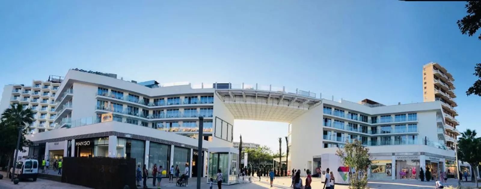 Sådan ser det ud udefra Hotel Calvi Beach The Plaza