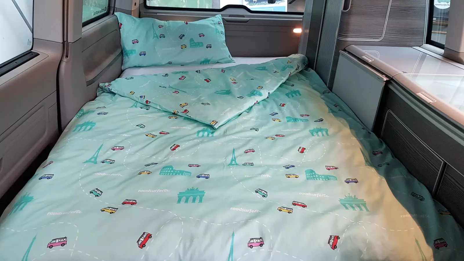 Tất cả các mô hình xe tải roadurfers campervan đều có khí hậu trung tính.