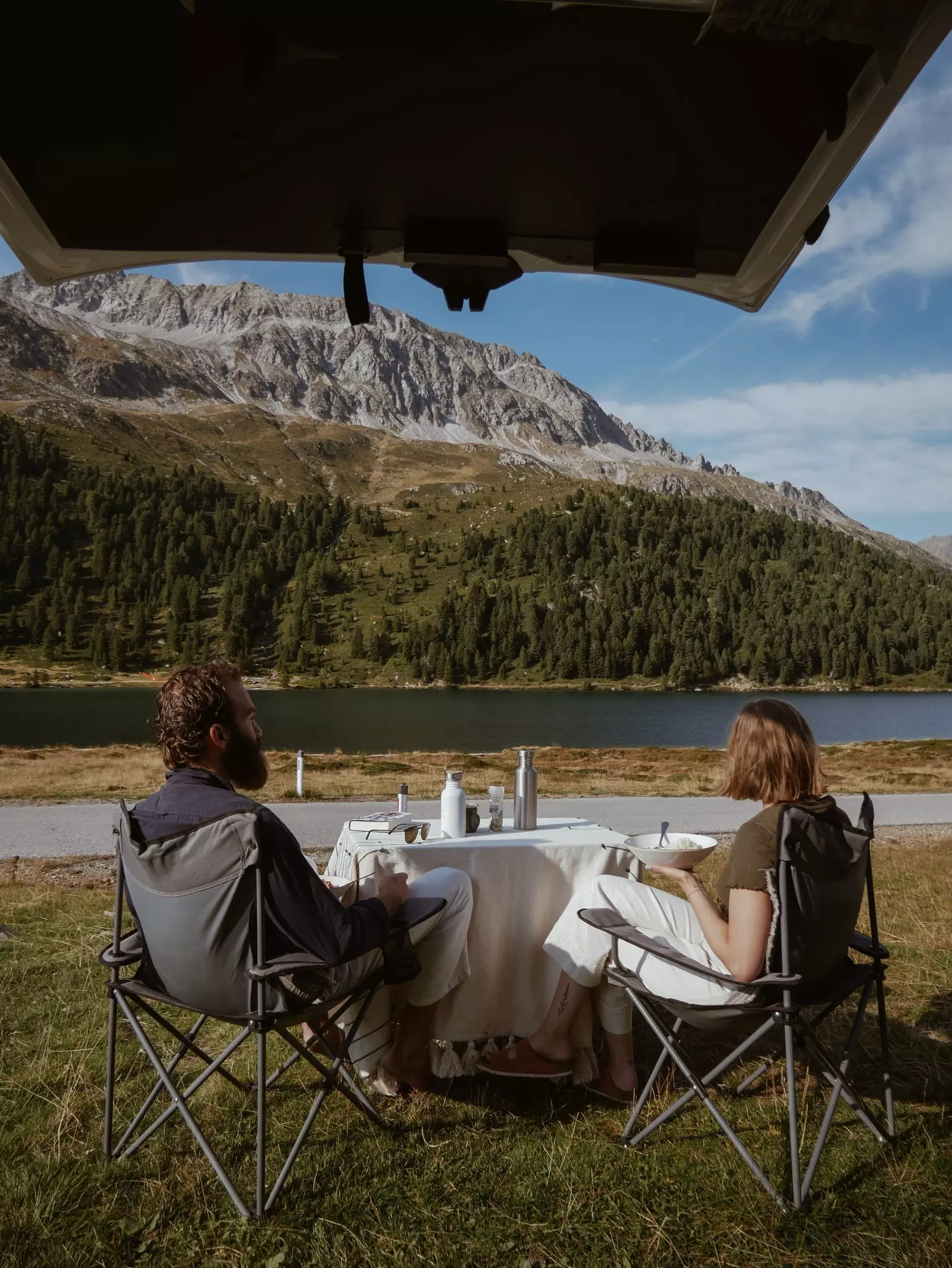 Kampiranje uz jezero u Italiji Sve je moguće zahvaljujući roadsurferu.