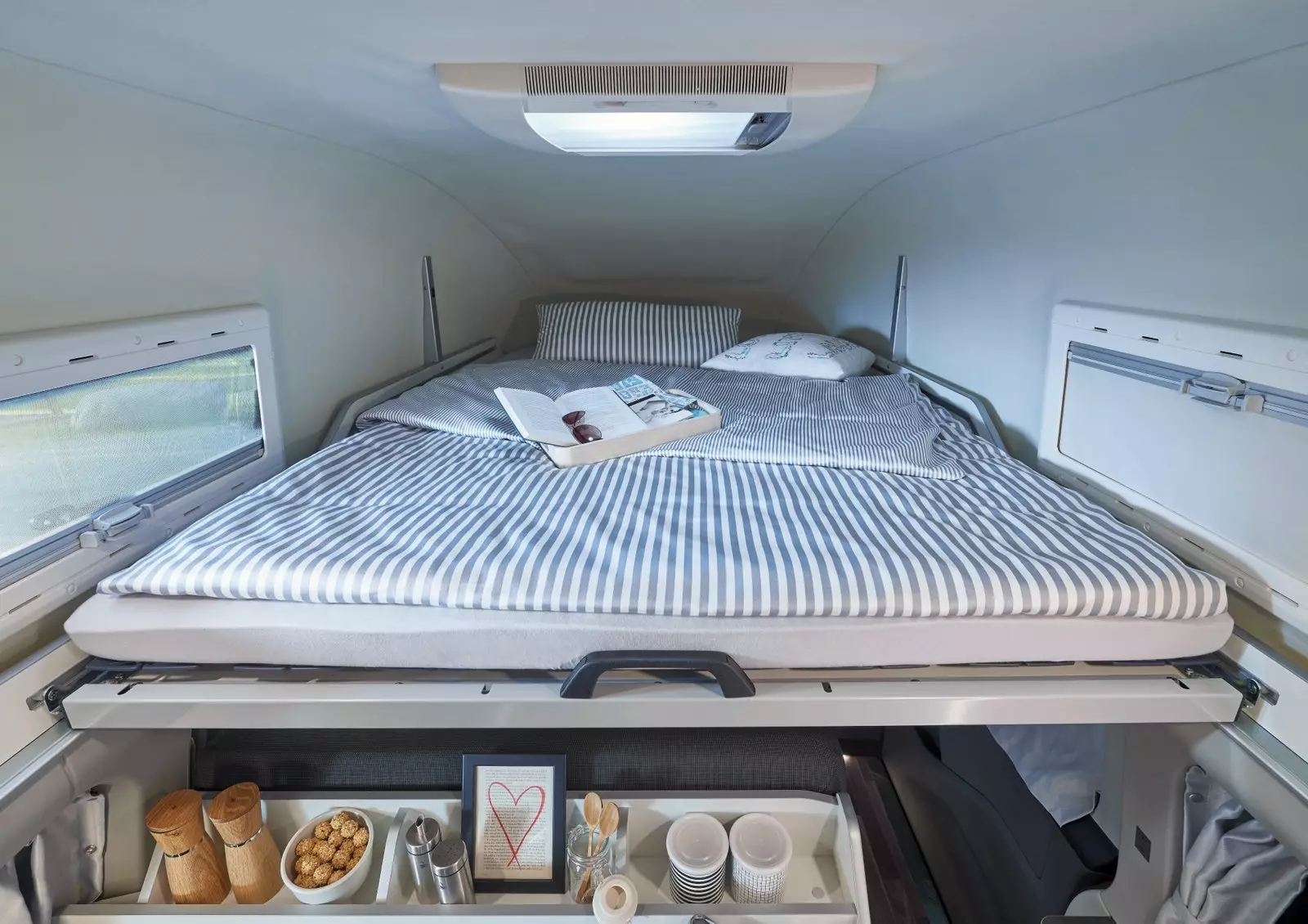 Bovenste slaapkamer van de nieuwe Ford Transit Custom Nugget.