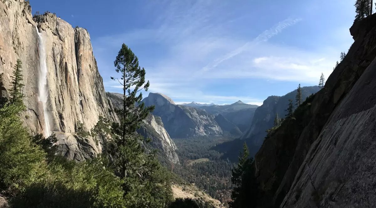 En route vers le sommet des chutes de Yosemite