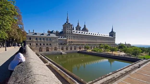 Những điều bạn nên biết về San Lorenzo de El Escorial (và không phải tất cả đều là sự thoái vị)