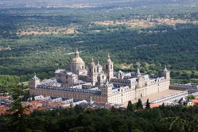 Pemandangan panoramik San Lorenzo de El Escorial