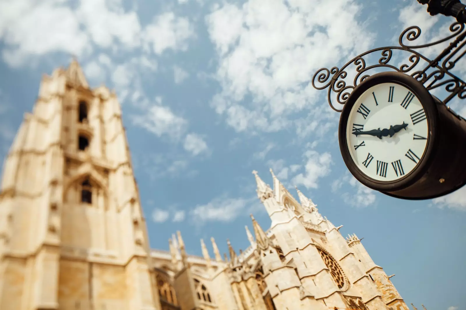 Cathédrale de Santa María de Regla de León connue sous le nom de Pulchra Leonina.