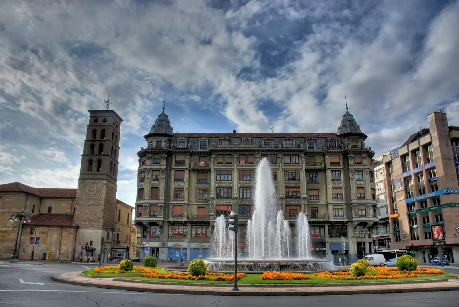 در لئون لازم نیست در Plaza de Santo Domingo ملاقات کنید تا در یک بار نوشیدنی بخورید.