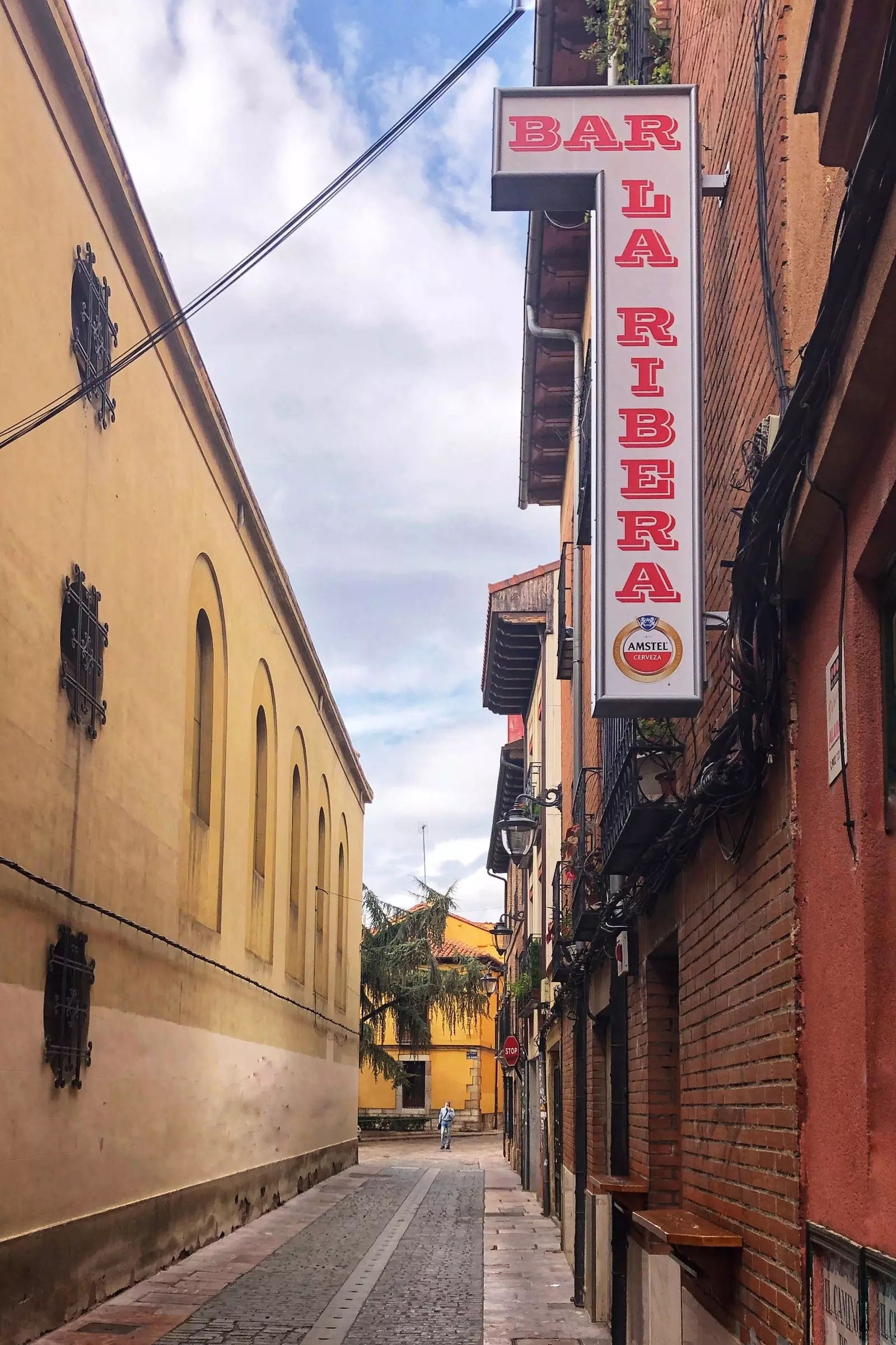 Poster untuk bar La Ribera di León.