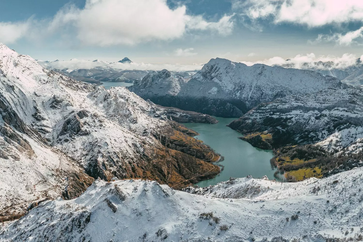 Առնուայի արահետներ