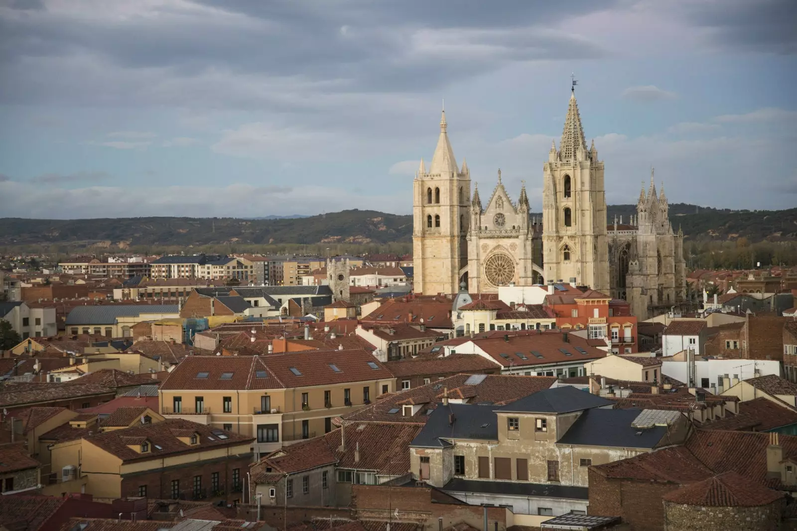 Em León só vamos 'chinês' contigo se confundires a nossa catedral com a de Burgos.