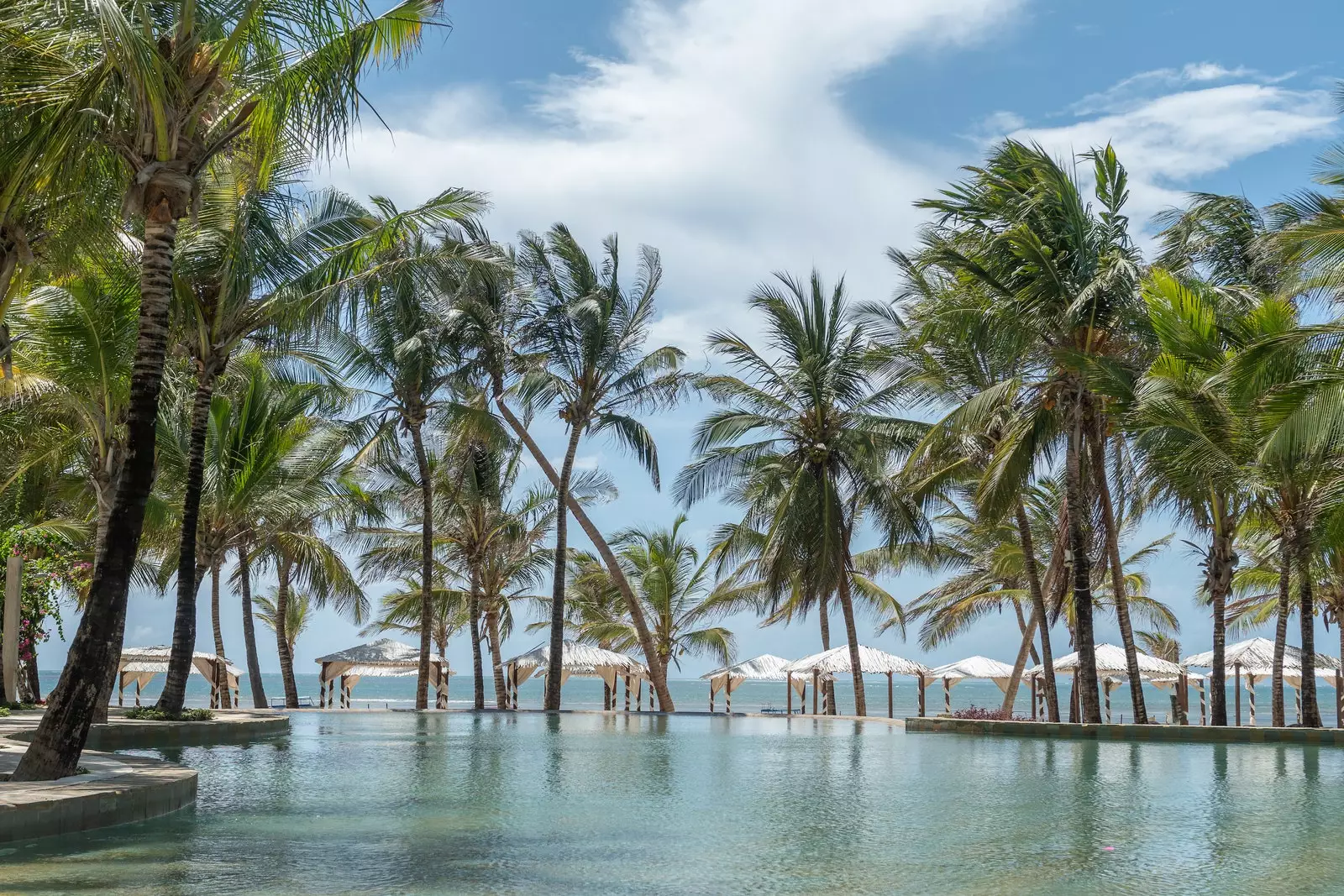 La piscina infinita de Billionaire Resort.