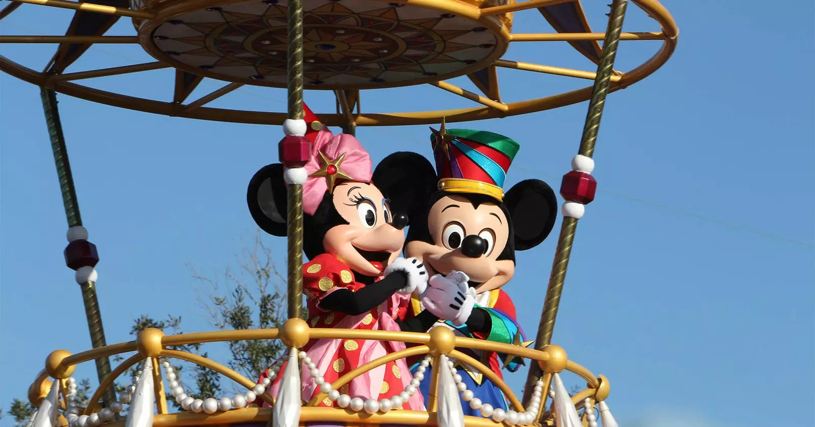 mickey and minie on the ferris wheel