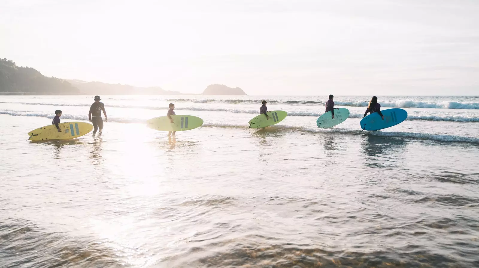 Surf နှင့် Zarautz ဟူ၍ ခွဲခြား၍မရသော စကားလုံးနှစ်လုံး။