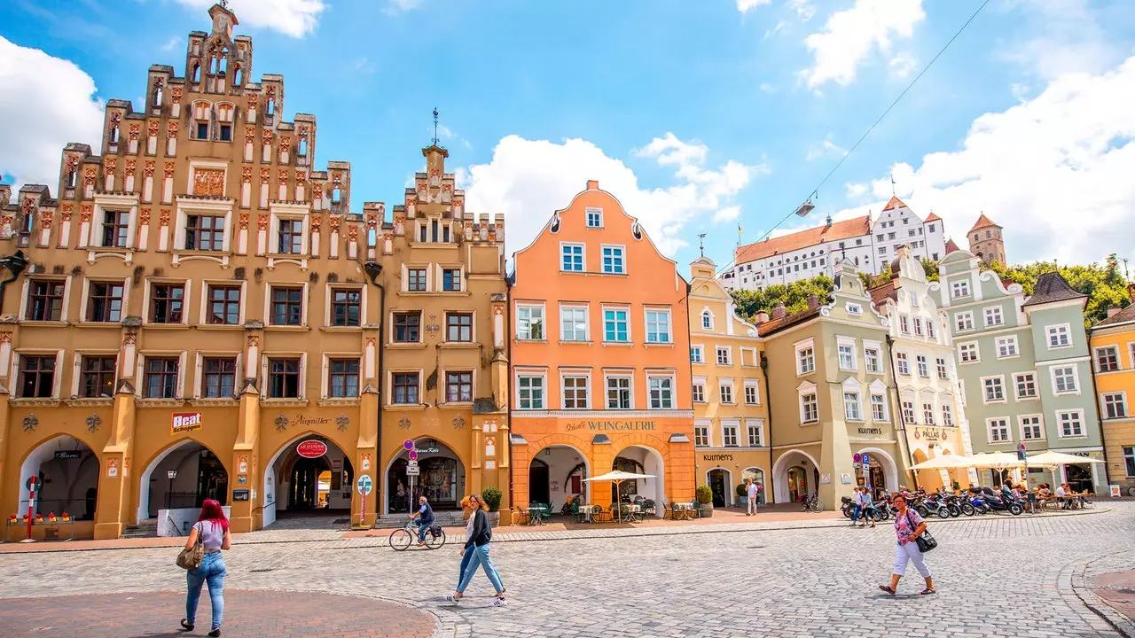 Slán, München! Dia duit Landshut! Fáilte go dtí gem dearmadta na Baváire