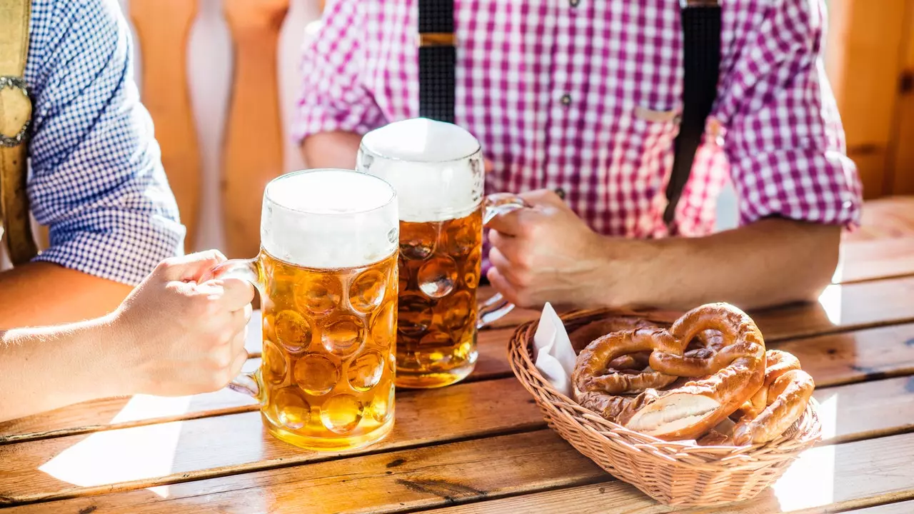 Oktoberfest (ဂျာမန်ကဲ့သို့နီးပါး) ကိုခံစားရန် Madrid ရှိဘီယာချက်စက်ရုံ