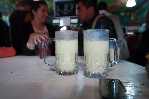 Dhá ghloine pulque