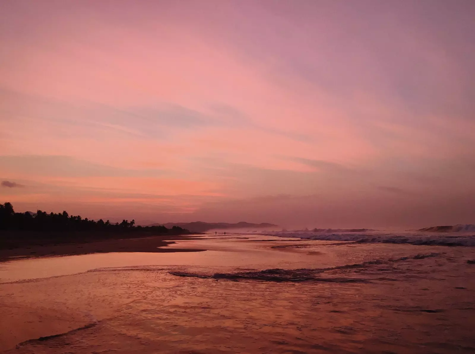 Matahari Terbenam di Pantai Viva