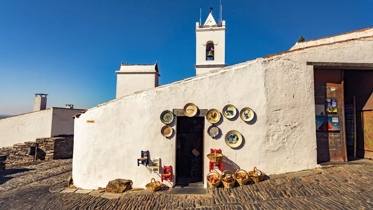 It-turiżmu tal-inbid fl-Alentejo, l-'Art mingħajr dell'