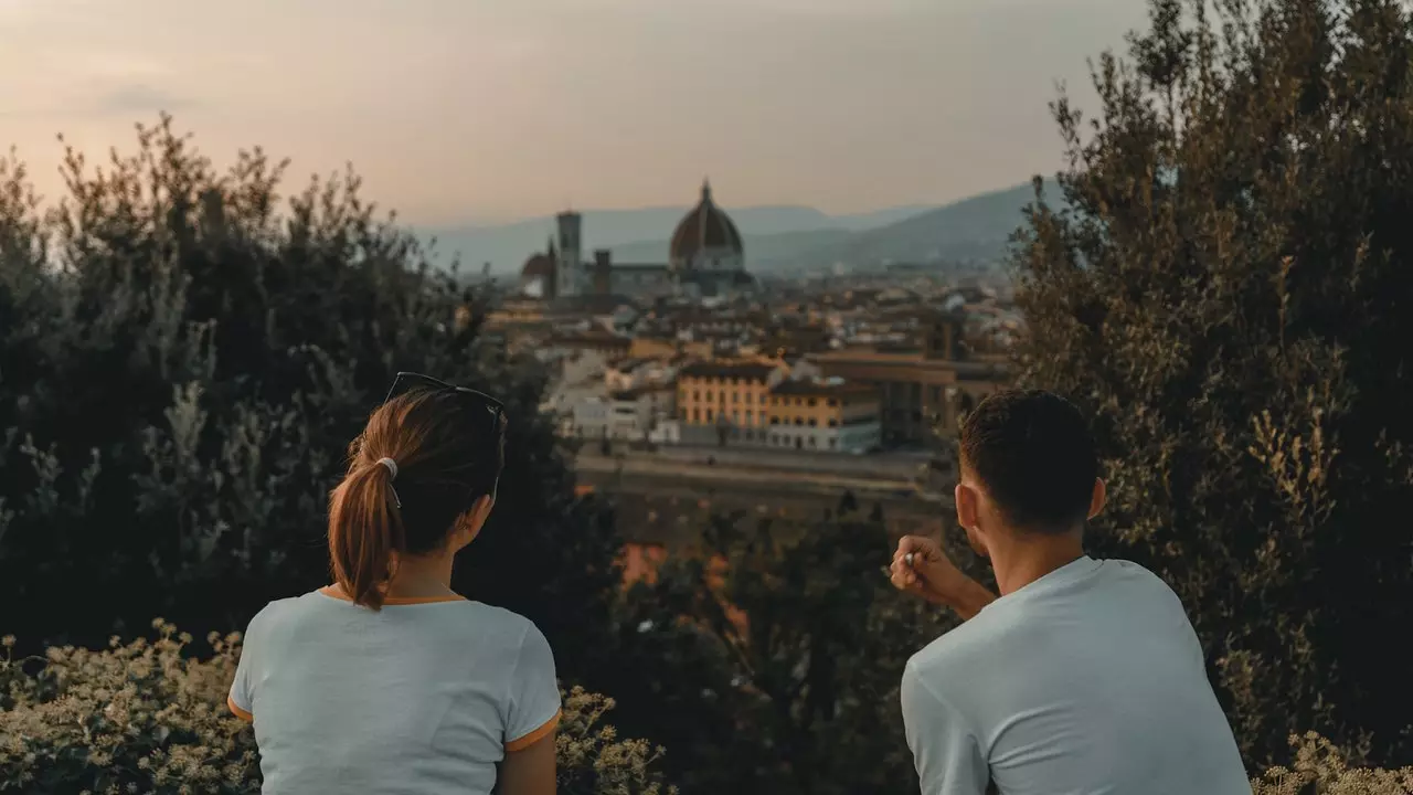 Potovalni aktivizem proti Firencam