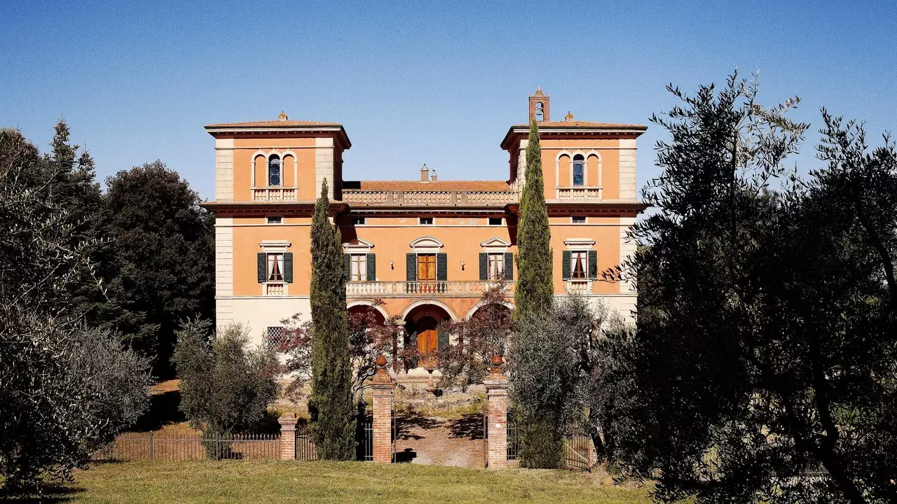 Bạn sẽ muốn kết hôn chỉ vì điều đó tại biệt thự thế kỷ 19 ở Tuscany này