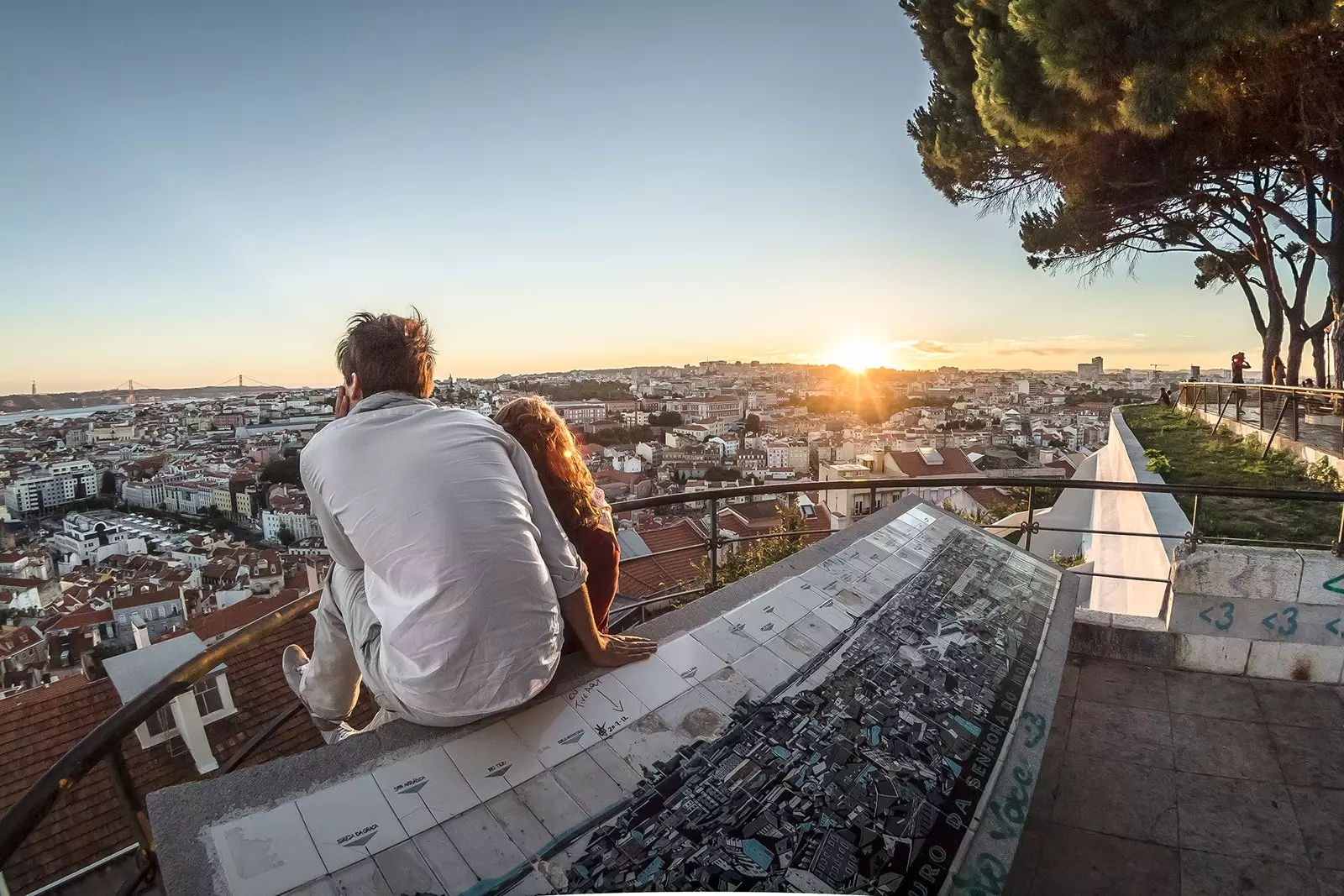 The neighborhood life in Lisbon exists and is in Alfama